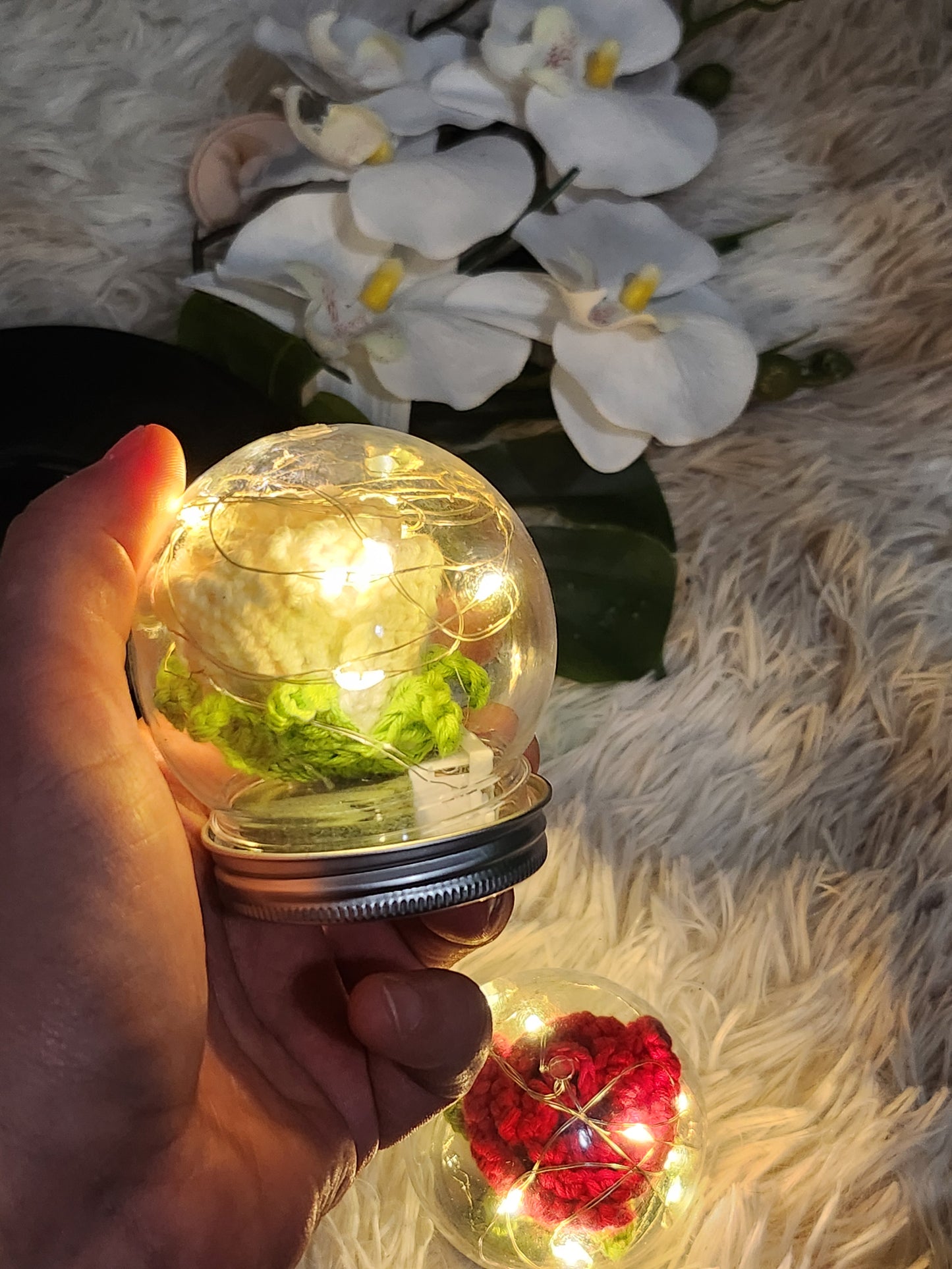 Rose éternelle lumineuse au crochet – faite main